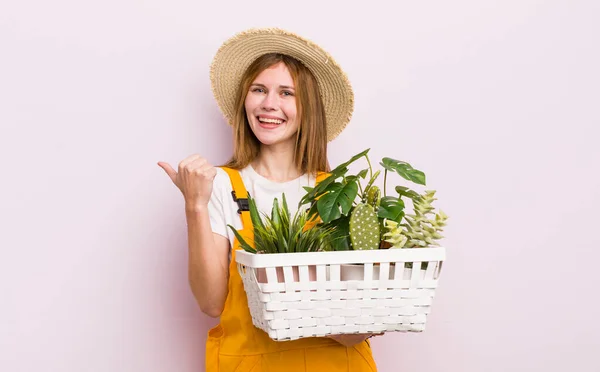 Mulher Muito Caucásica Com Plantas Conceito Jardinagem — Fotografia de Stock