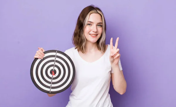Pretty Caucasian Woman Smiling Looking Friendly Showing Number Two Dart — Stock Photo, Image