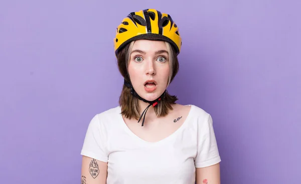 Pretty Caucasian Woman Looking Very Shocked Surprised Bicycle Concept — Stock Photo, Image