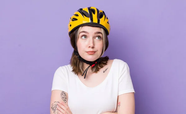 Pretty Caucasian Woman Shrugging Feeling Confused Uncertain Bicycle Concept — Stock Photo, Image