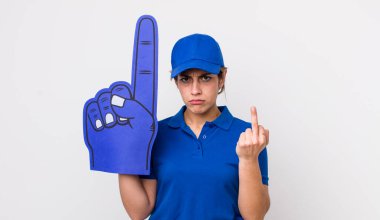 Oldukça İspanyol bir kadın kızgın, sinirli, asi ve agresif hissediyor. Bir numaralı hayran eli.