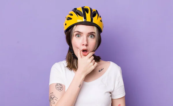 Pretty Caucasian Woman Mouth Eyes Wide Open Hand Chin Bicycle — Stock Photo, Image