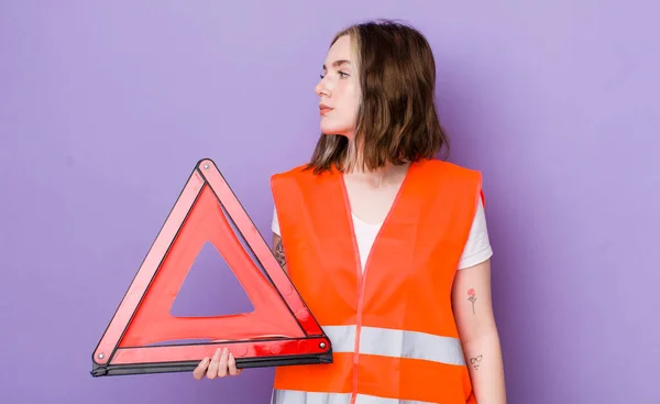 Pretty Caucasian Woman Profile View Thinking Imagining Daydreaming Car Triangle — Stock Photo, Image