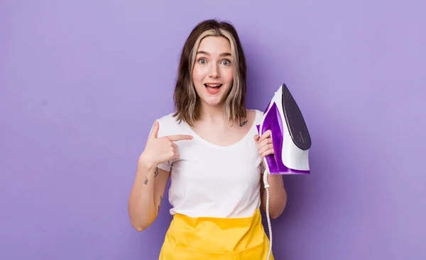 Pretty Caucasian Woman Feeling Happy Pointing Self Excited Hand Iron — Stock Photo, Image