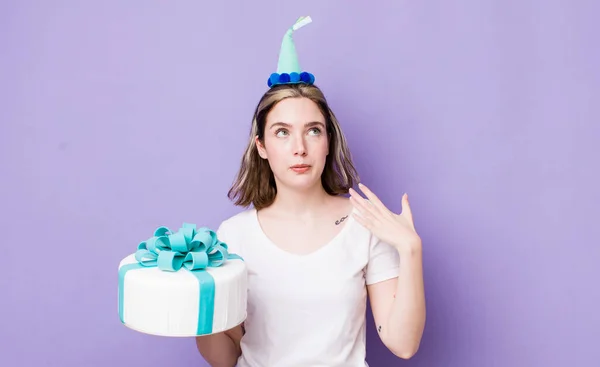 Jolie Femme Caucasienne Sentant Stressée Anxieuse Fatiguée Frustrée Concept Anniversaire — Photo