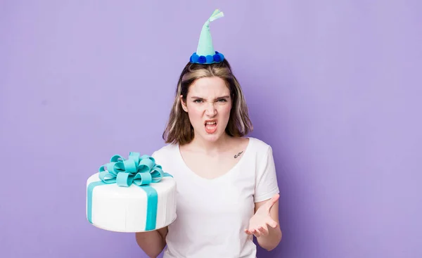 Bella Donna Caucasica Guardando Arrabbiato Infastidito Frustrato Concetto Compleanno — Foto Stock