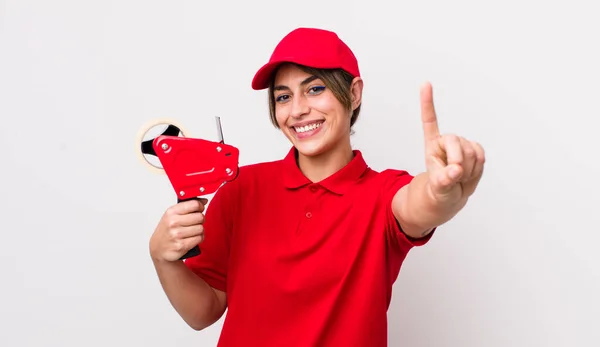 Hübsche Hispanische Frau Die Stolz Und Selbstbewusst Auf Platz Eins — Stockfoto