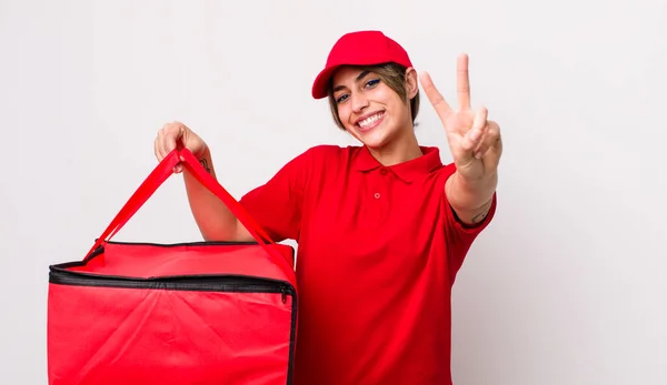 Mooie Spaanse Vrouw Glimlachend Gelukkig Uitziend Gebaren Makend Van Overwinning — Stockfoto