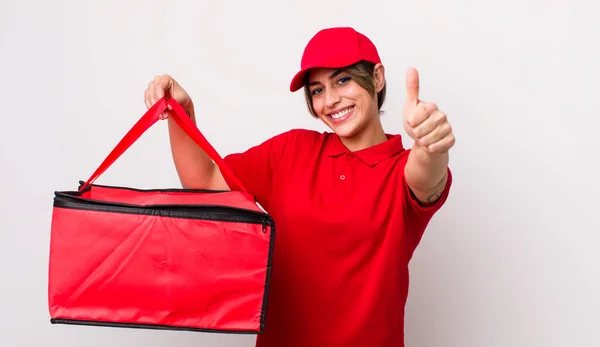 Mujer Bastante Hispana Sintiéndose Orgullosa Sonriendo Positivamente Con Los Pulgares —  Fotos de Stock