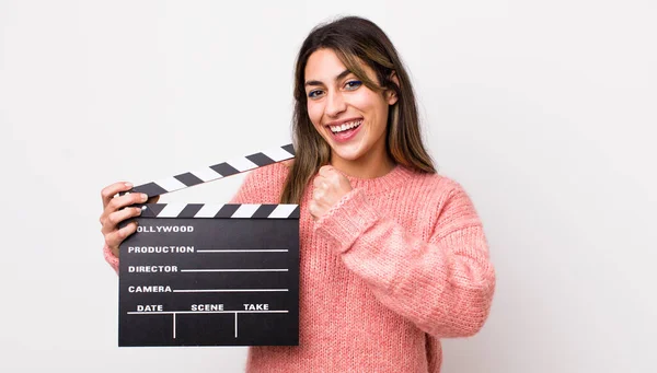 Pretty Hispanic Woman Feeling Happy Facing Challenge Celebrating Cinema Clapper — Stock Photo, Image