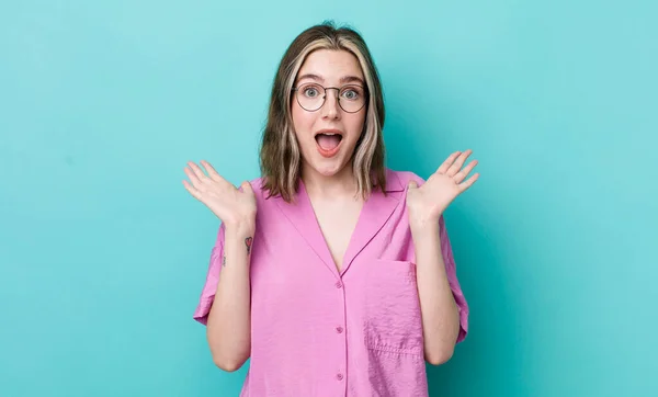 Pretty Caucasian Woman Feeling Happy Excited Surprised Shocked Smiling Astonished — Foto Stock