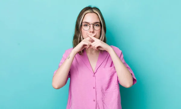 Pretty Caucasian Woman Looking Serious Displeased Both Fingers Crossed Front — Foto Stock