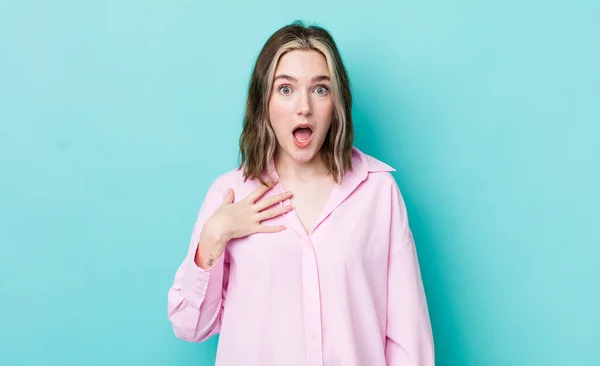 Pretty Caucasian Woman Feeling Shocked Astonished Surprised Hand Chest Open — Foto Stock