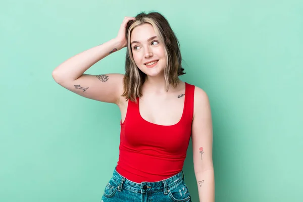 Pretty Caucasian Woman Smiling Cheerfully Casually Taking Hand Head Positive — Foto Stock