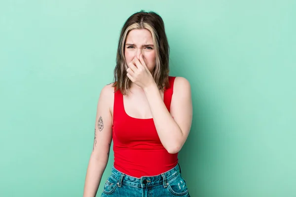 Pretty Caucasian Woman Feeling Disgusted Holding Nose Avoid Smelling Foul — Fotografia de Stock