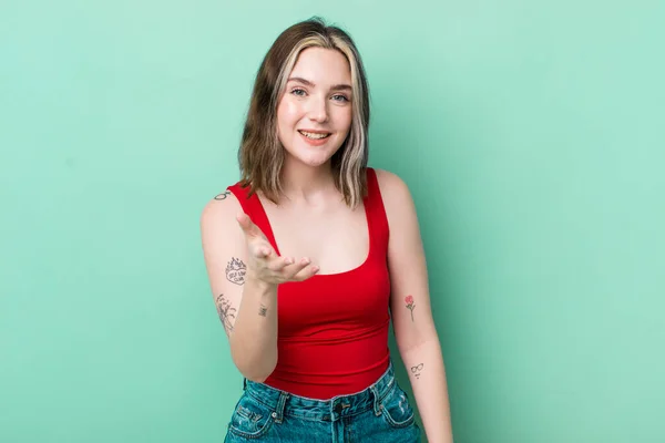 Pretty Caucasian Woman Smiling Looking Happy Confident Friendly Offering Handshake — Stock Photo, Image