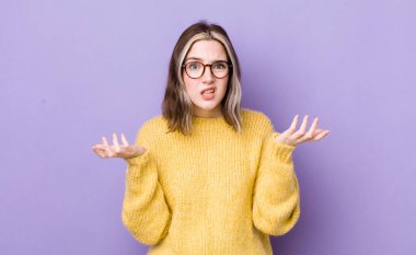 pretty caucasian woman feeling clueless and confused, not sure which choice or option to pick, wondering