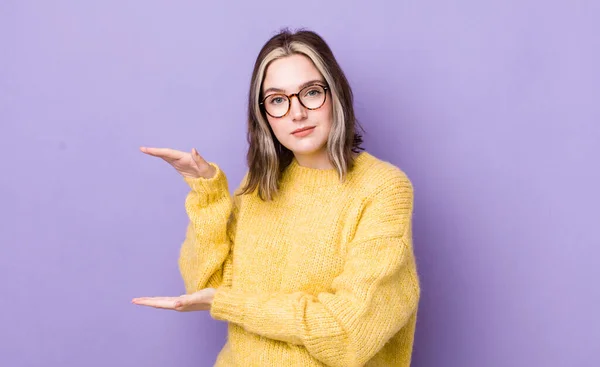 Pretty Caucasian Woman Holding Object Both Hands Side Copy Space — ストック写真