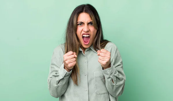 Pretty Hispanic Woman Shouting Aggressively Annoyed Frustrated Angry Look Tight — Stock Photo, Image