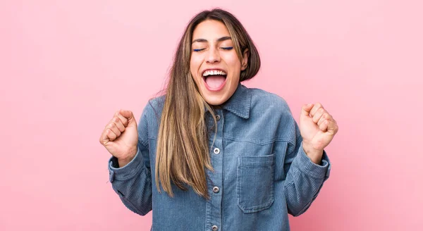Pretty Hispanic Woman Looking Extremely Happy Surprised Celebrating Success Shouting — Stock Photo, Image