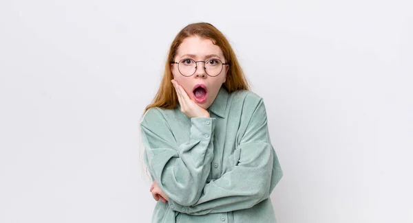 Pretty Red Head Woman Open Mouthed Shock Disbelief Hand Cheek — Stock Photo, Image