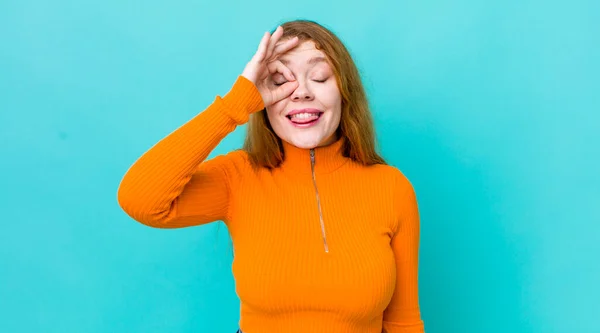 Pretty Red Head Woman Smiling Happily Funny Face Joking Looking — Stock Photo, Image