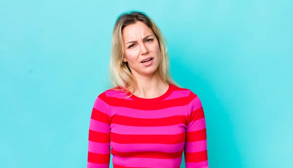 Pretty Blonde Woman Feeling Puzzled Confused Dumb Stunned Expression Looking — Stockfoto