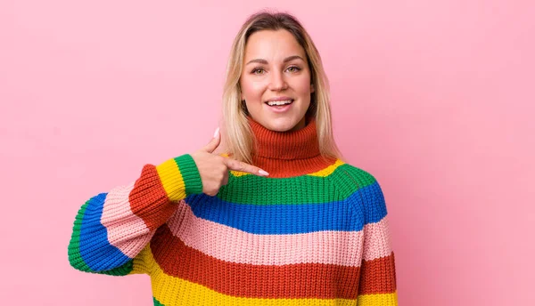 Pretty Blonde Woman Looking Happy Proud Surprised Cheerfully Pointing Self — Stockfoto