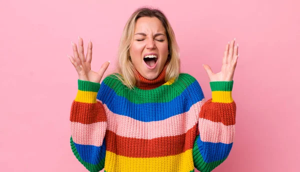 Pretty Blonde Woman Furiously Screaming Feeling Stressed Annoyed Hands Air — Stockfoto