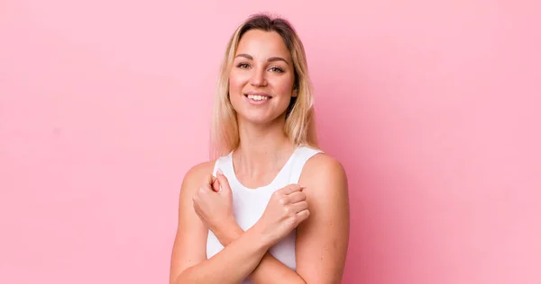 Pretty Blonde Woman Smiling Cheerfully Celebrating Fists Clenched Arms Crossed — Stockfoto
