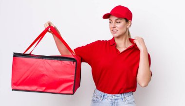 Sarışın, güzel bir kadın stresli, endişeli, yorgun ve hayal kırıklığına uğramış hissediyor. Pizza teslimatı kavramı