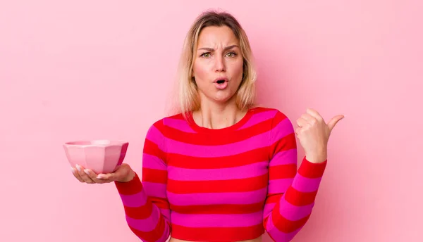 Blonde Pretty Woman Looking Astonished Disbelief Empty Bowl Concept — Stockfoto