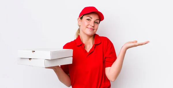 Blonde Pretty Woman Feeling Puzzled Confused Doubting Pizza Delivery Concept — Stock Photo, Image