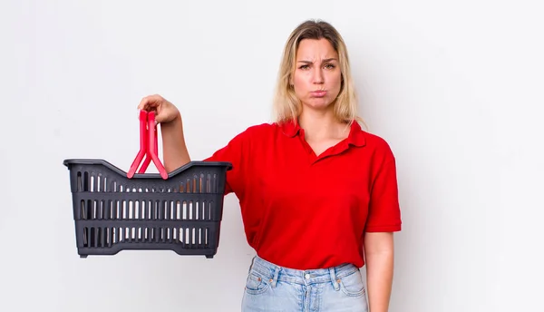 Bionda Bella Donna Sente Triste Piagnucoloso Con Uno Sguardo Infelice — Foto Stock