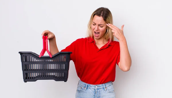 Bionda Bella Donna Che Sembra Infelice Stressato Gesto Suicida Facendo — Foto Stock