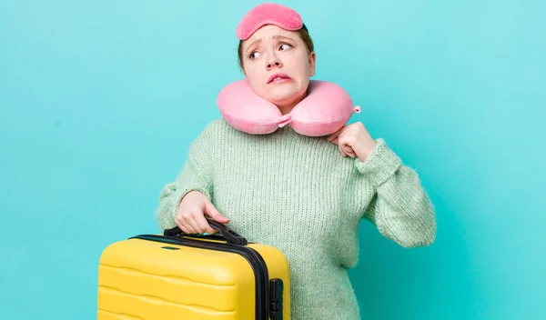 Cabeça Vermelha Mulher Bonita Sentindo Estressado Ansioso Cansado Frustrado Conceito — Fotografia de Stock