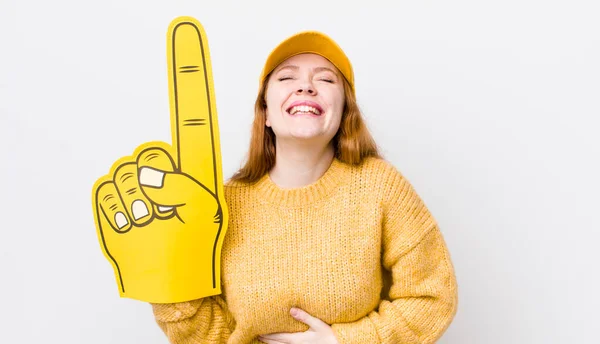 Rote Kopf Hübsche Frau Lacht Laut Über Irgendeinen Urkomischen Witz — Stockfoto