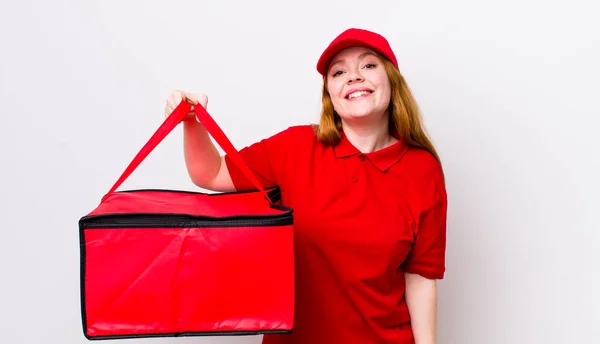 Rood Hoofd Mooie Vrouw Kijken Gelukkig Aangenaam Verrast Pizzabezorging — Stockfoto