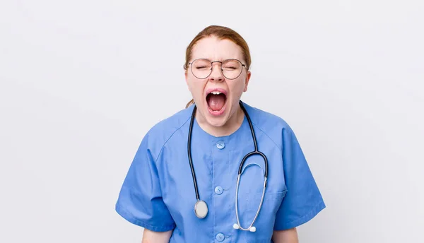 Red Head Pretty Woman Shouting Aggressively Looking Very Angry Nurse — Stock Photo, Image