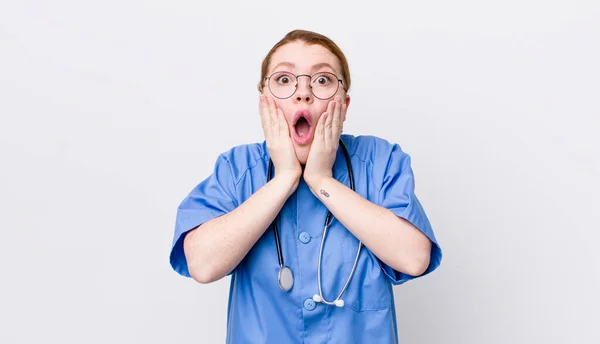 Red Head Pretty Woman Feeling Shocked Scared Nurse Concept — Stock Photo, Image