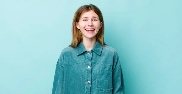 Rood Hoofd Mooi Vrouw Zoek Gelukkig Aangenaam Verrast Opgewonden Met — Stockfoto