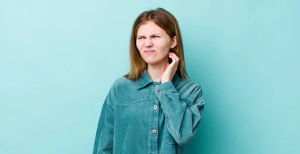 Rote Kopf Hübsche Frau Fühlt Sich Gestresst Frustriert Und Müde — Stockfoto