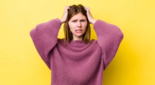 Cabeça Vermelha Mulher Bonita Sentindo Frustrado Irritado Doente Cansado Fracasso — Fotografia de Stock