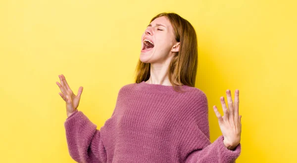 Rött Huvud Vacker Kvinna Utför Opera Eller Sjunga Konsert Eller — Stockfoto