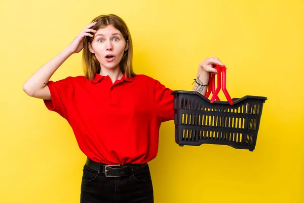 Red Head Pretty Woman Looking Happy Astonished Surprised Shopping Basket — ストック写真