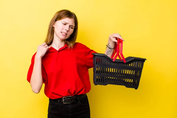 Rossa Bella Donna Testa Sentirsi Stressato Ansioso Stanco Frustrato Concetto — Foto Stock