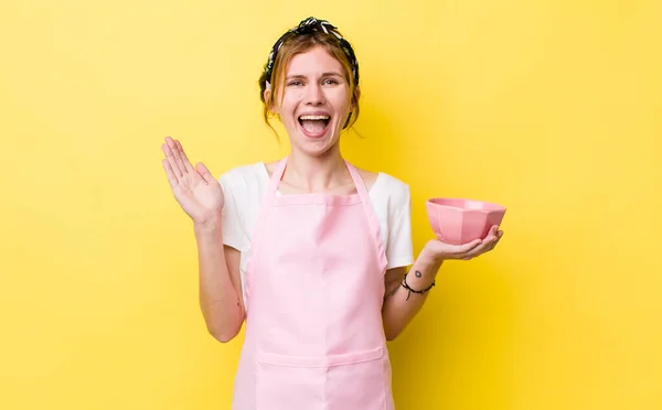Red Head Pretty Woman Feeling Happy Astonished Something Unbelievable Housewife — Stock Photo, Image