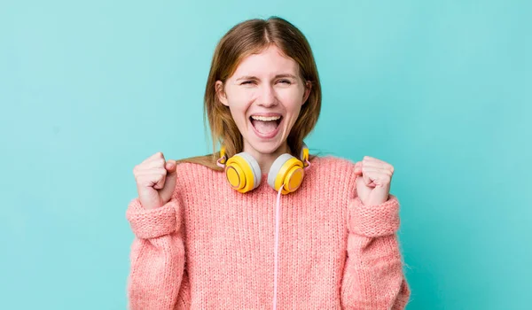 Red Head Pretty Woman Feeling Shocked Laughing Celebrating Success Headphones — Stockfoto