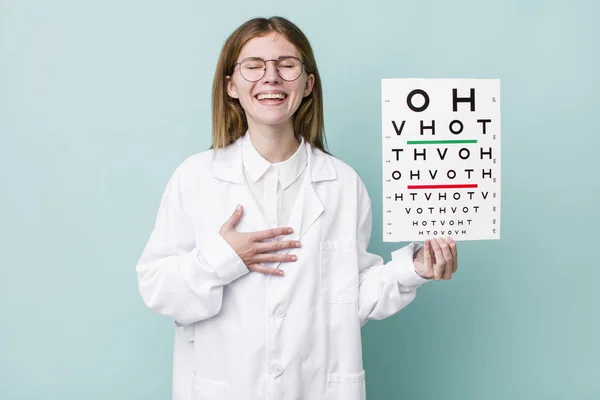 Rode Kop Mooie Vrouw Lachen Hardop Een Hilarische Grap Optische — Stockfoto