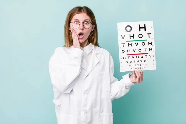 Red Head Pretty Woman Feeling Shocked Scared Optical Vision Test — 图库照片